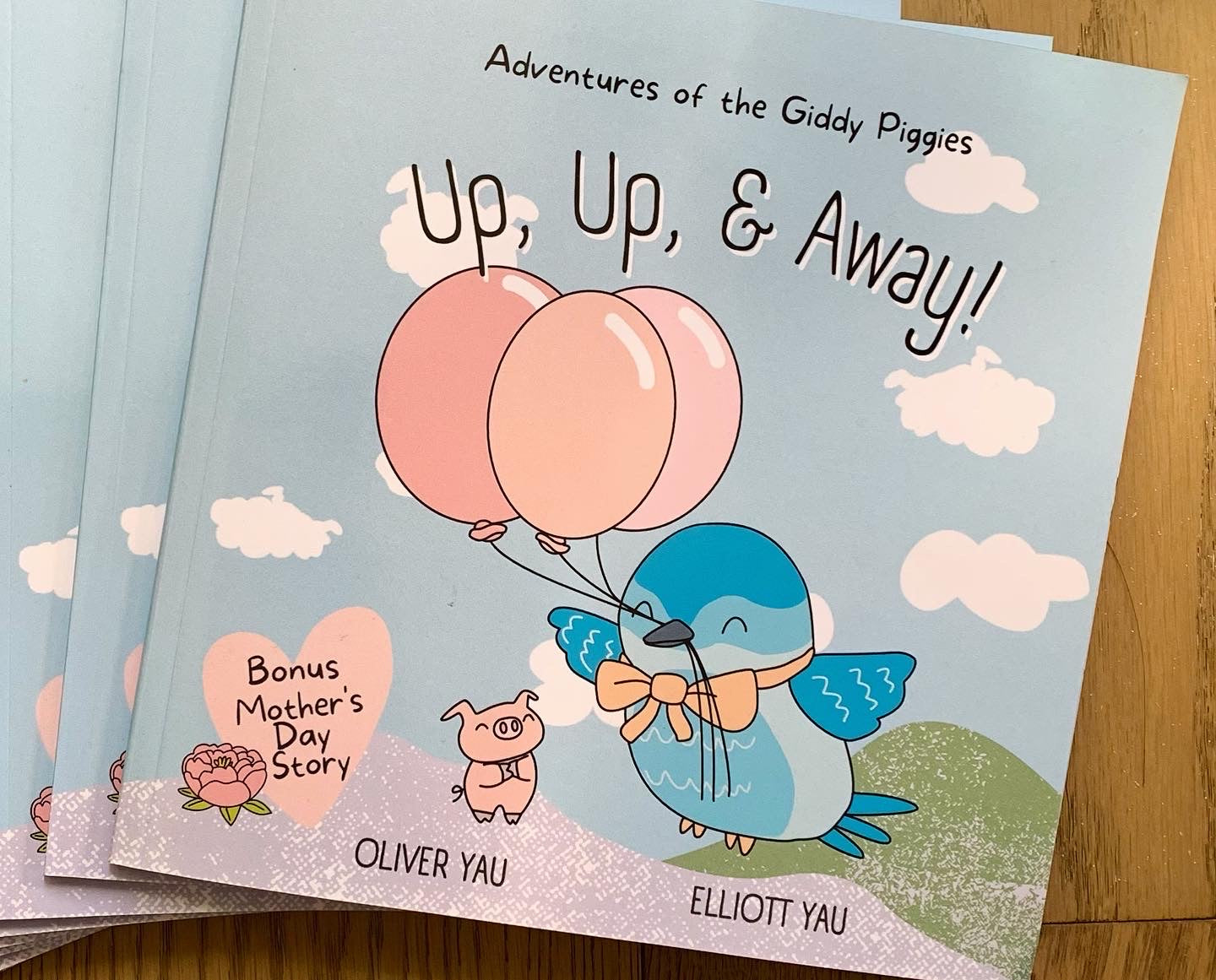 Up, Up, & Away (with Bonus Story 'Giddy Piggies Mother's Day'): A Giddy Piggies Adventure